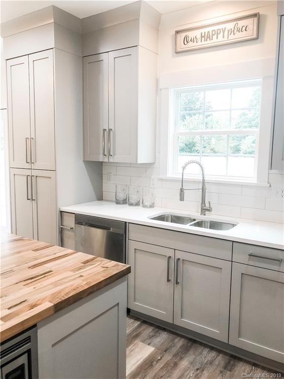 7825 Chestnut Ridge Drive Charlotte, NC 28215 - Photo 17 of 44 a kitchen with a sink window and cabinets