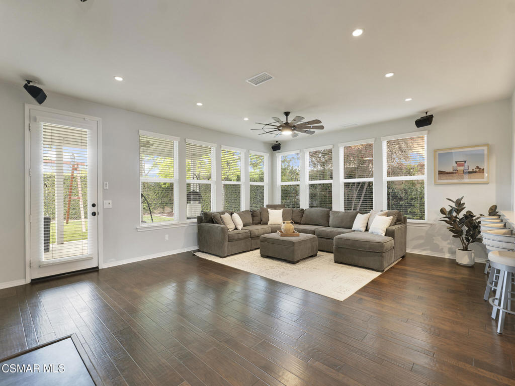 13676 Shenandoah Way Moorpark, CA 93021 - Photo 14 of 47