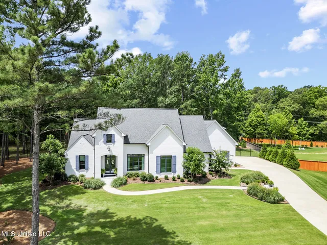 $1,050,000 | 502 Cypress Cove, Ridgeland, MS 39157