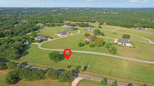 a view of a tennis court