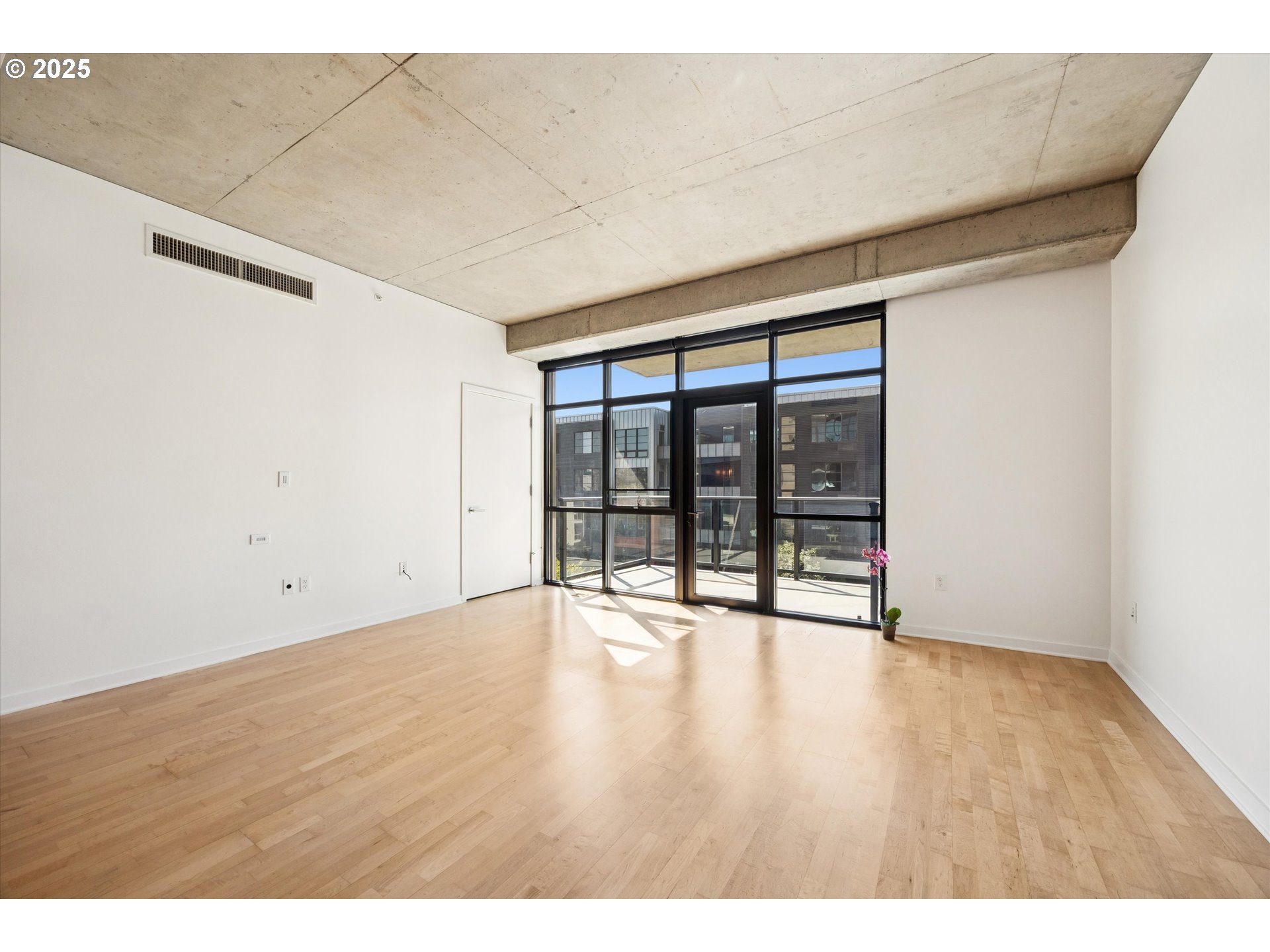 1830 Northwest Riverscape Street, Unit 405 Portland, OR 97209 - Photo 13 of 45 Living Room/Dining Room