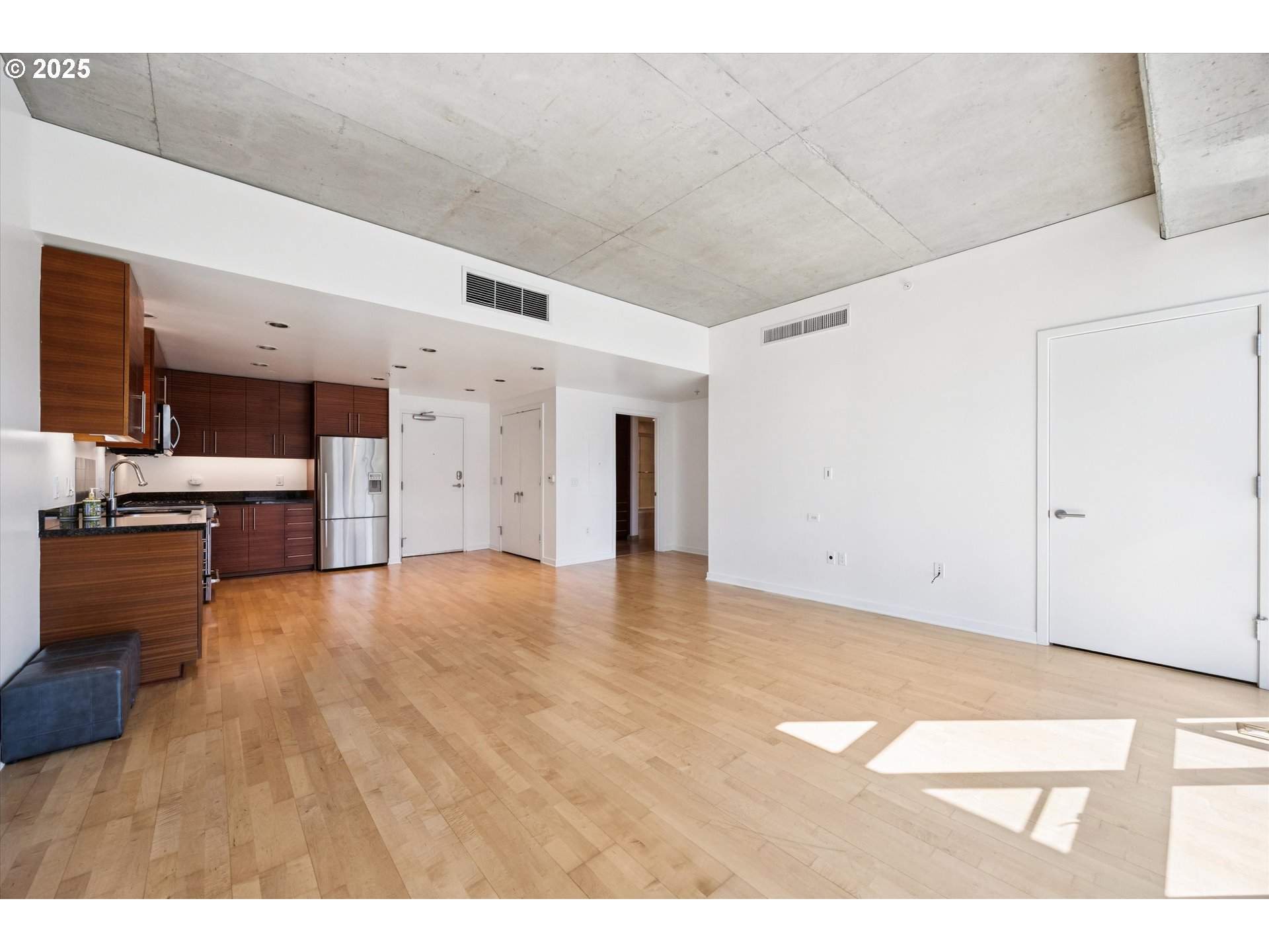 1830 Northwest Riverscape Street, Unit 405 Portland, OR 97209 - Photo 14 of 45 Living Room