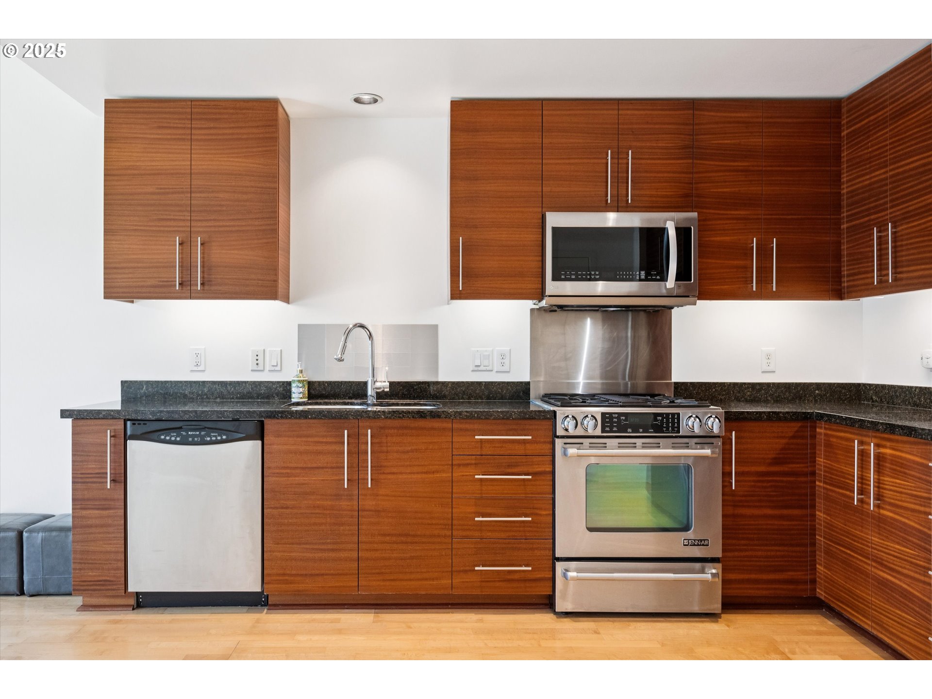 1830 Northwest Riverscape Street, Unit 405 Portland, OR 97209 - Photo 19 of 45 Kitchen