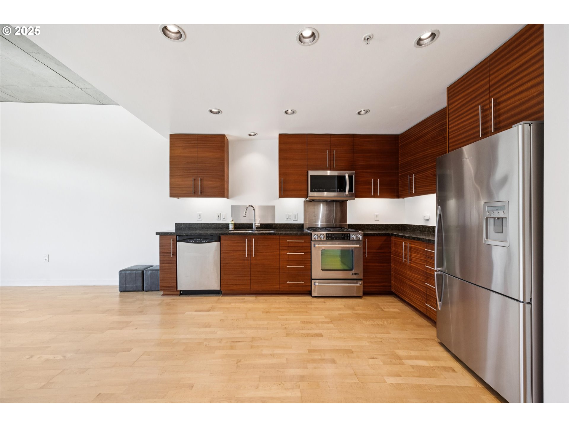 1830 Northwest Riverscape Street, Unit 405 Portland, OR 97209 - Photo 20 of 45 Kitchen