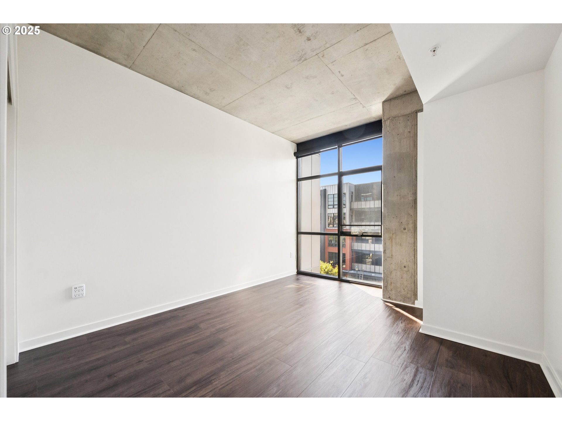 1830 Northwest Riverscape Street, Unit 405 Portland, OR 97209 - Photo 22 of 45 Kitchen/Nook