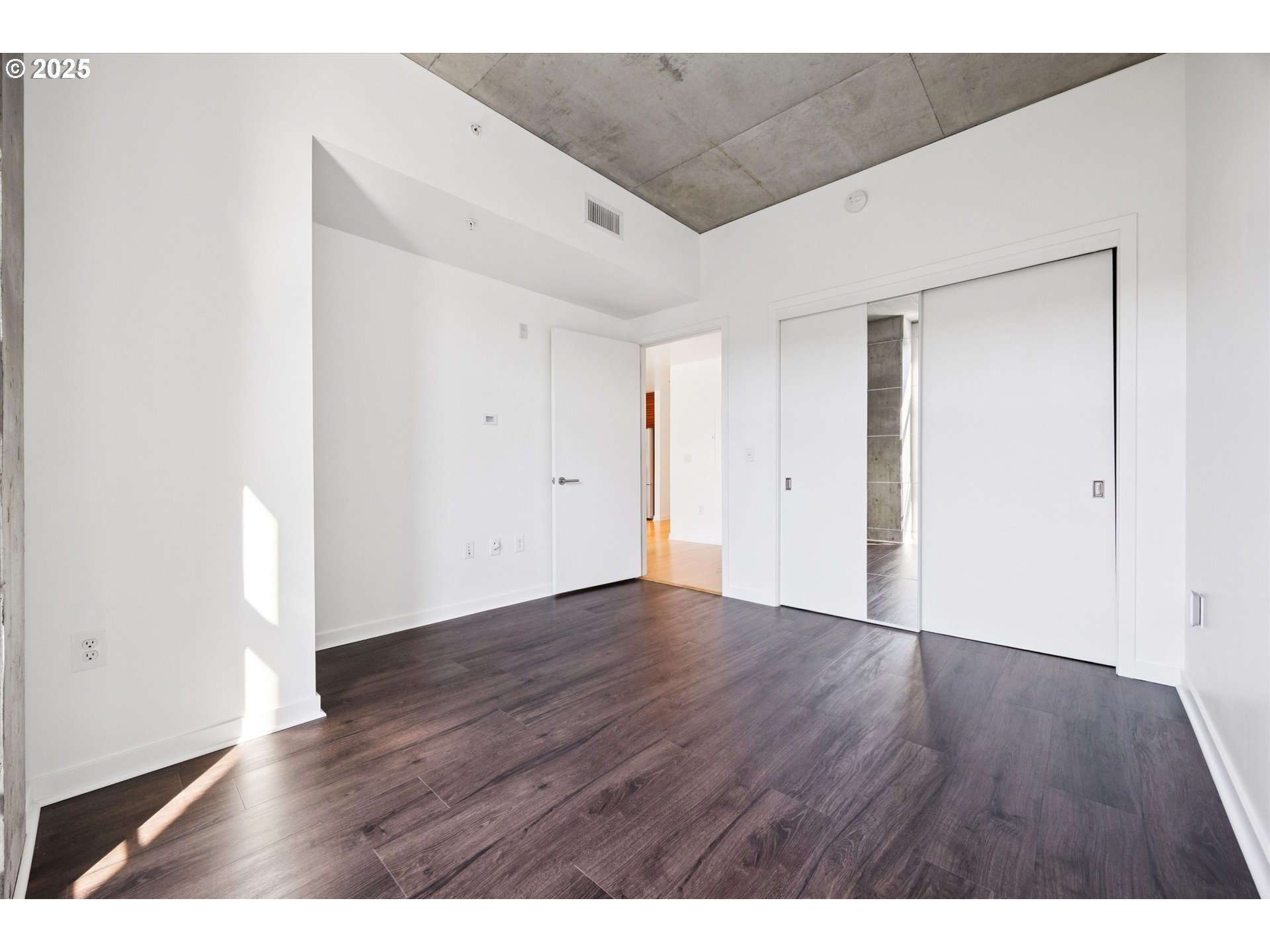 1830 Northwest Riverscape Street, Unit 405 Portland, OR 97209 - Photo 24 of 45 Bedroom