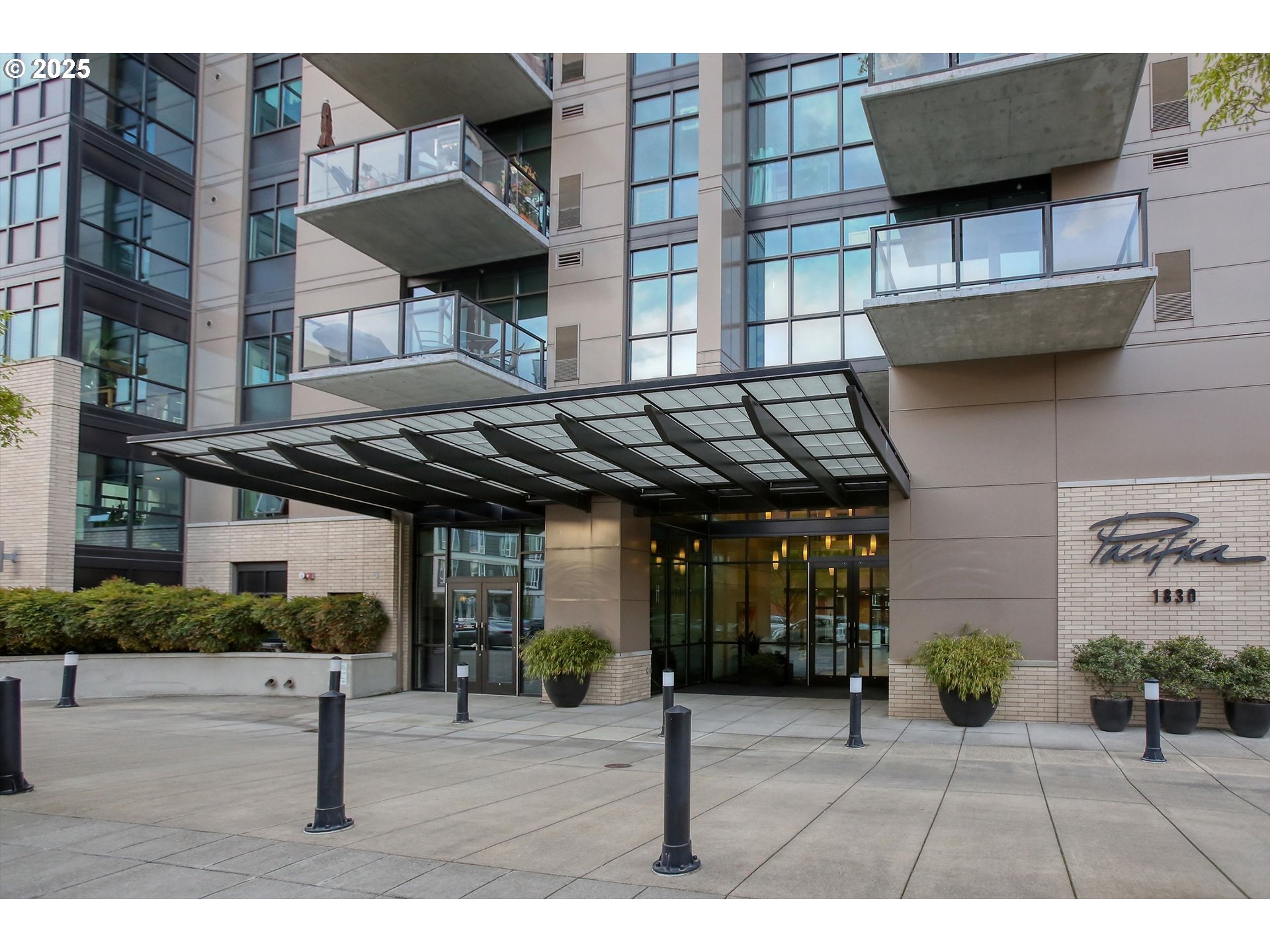 1830 Northwest Riverscape Street, Unit 405 Portland, OR 97209 - Photo 3 of 45 Drone View/UAV