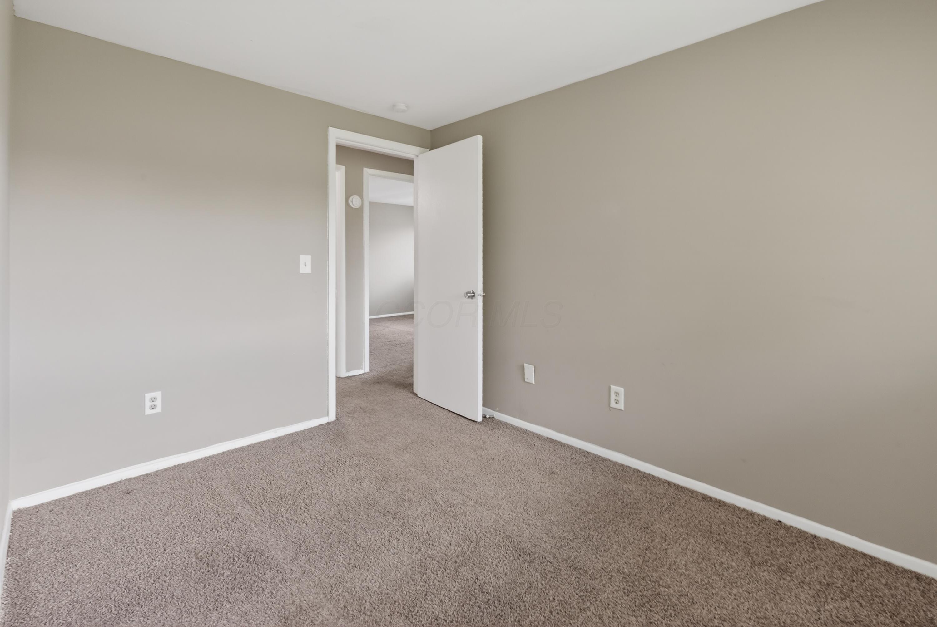 5716 Cairo Road Westerville, OH 43081 - Photo 14 of 30 09_5716_Cairo_Rd_Westerville_OH_43081-Li