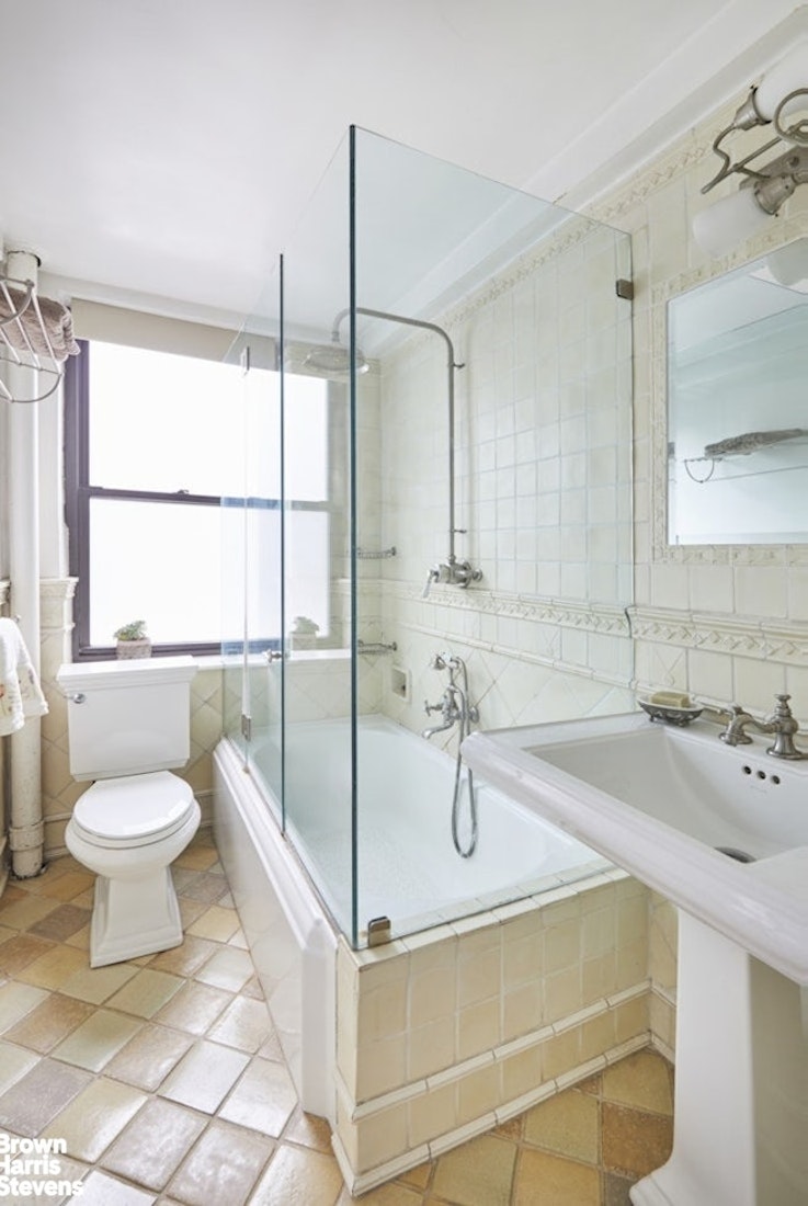 235 East 73rd Street, Unit 8D Manhattan, NY 10021 - Photo 5 of 12