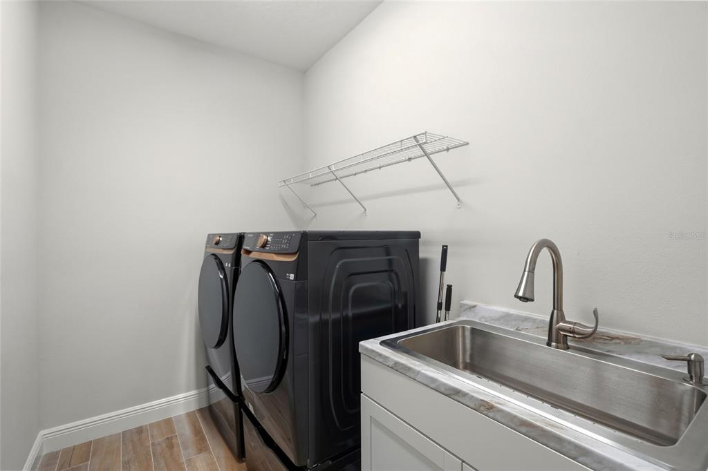 8160 Sternway Road Sarasota, FL 34240 - Photo 35 of 73