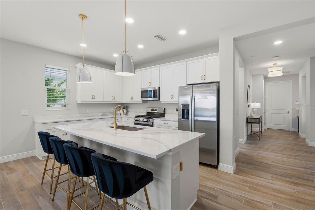 8160 Sternway Road Sarasota, FL 34240 - Photo 6 of 73