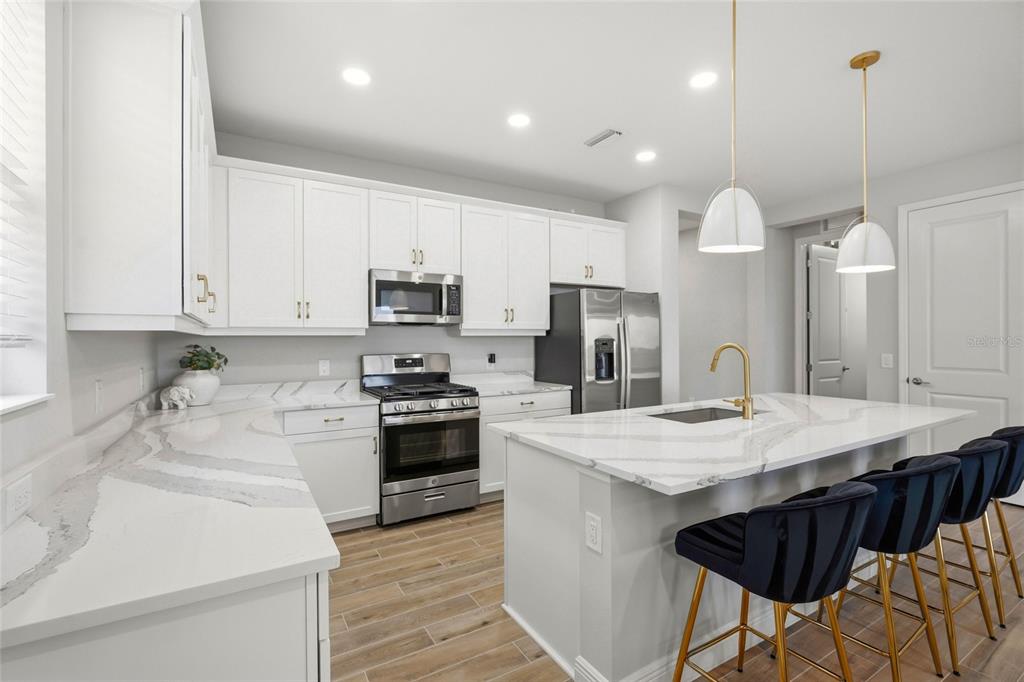 8160 Sternway Road Sarasota, FL 34240 - Photo 8 of 73