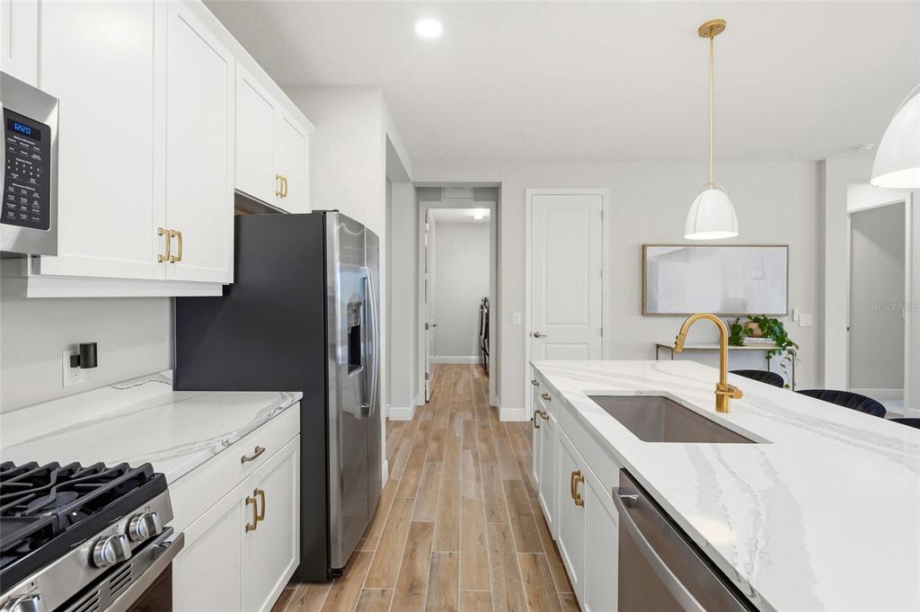 8160 Sternway Road Sarasota, FL 34240 - Photo 9 of 73