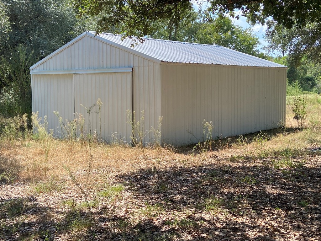 18105 Sweed Road Washington, TX 77880 - Photo 6 of 22 a backyard of a house