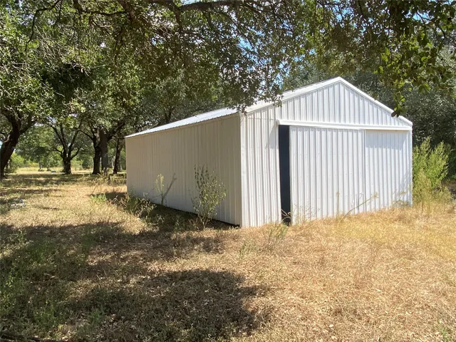 a view of backyard with tree