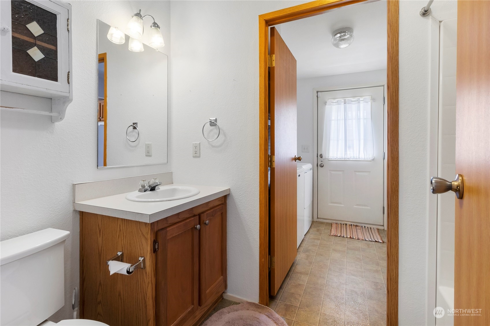 1208 Spruce Drive Enumclaw, WA 98022 - Photo 18 of 25 a bathroom with a sink a mirror and a toilet