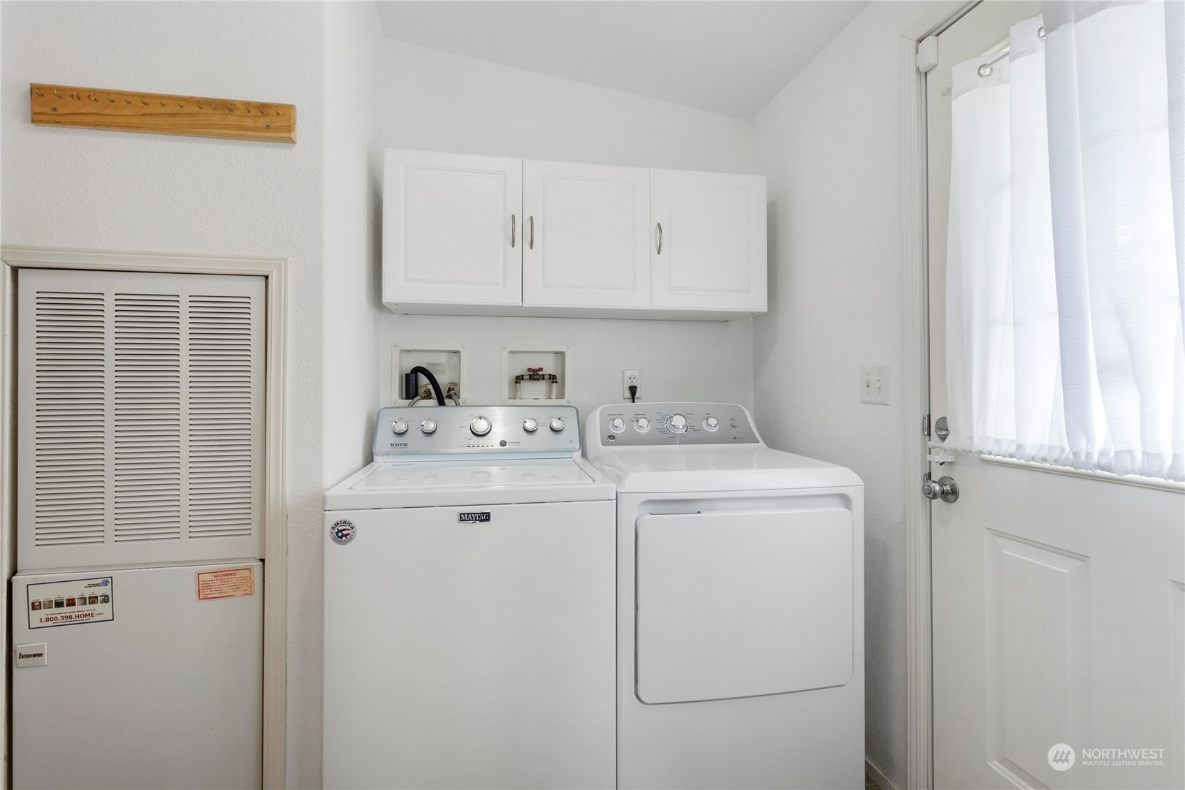 1208 Spruce Drive Enumclaw, WA 98022 - Photo 20 of 25 a utility room with dryer and washer