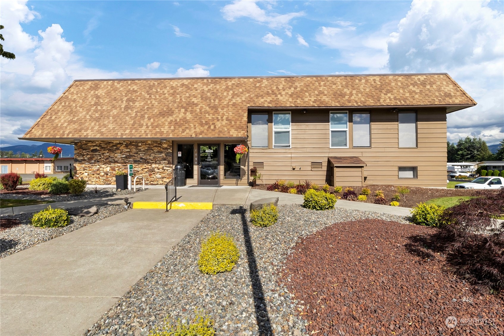 1208 Spruce Drive Enumclaw, WA 98022 - Photo 24 of 25 a view of a house with swimming pool and sitting area