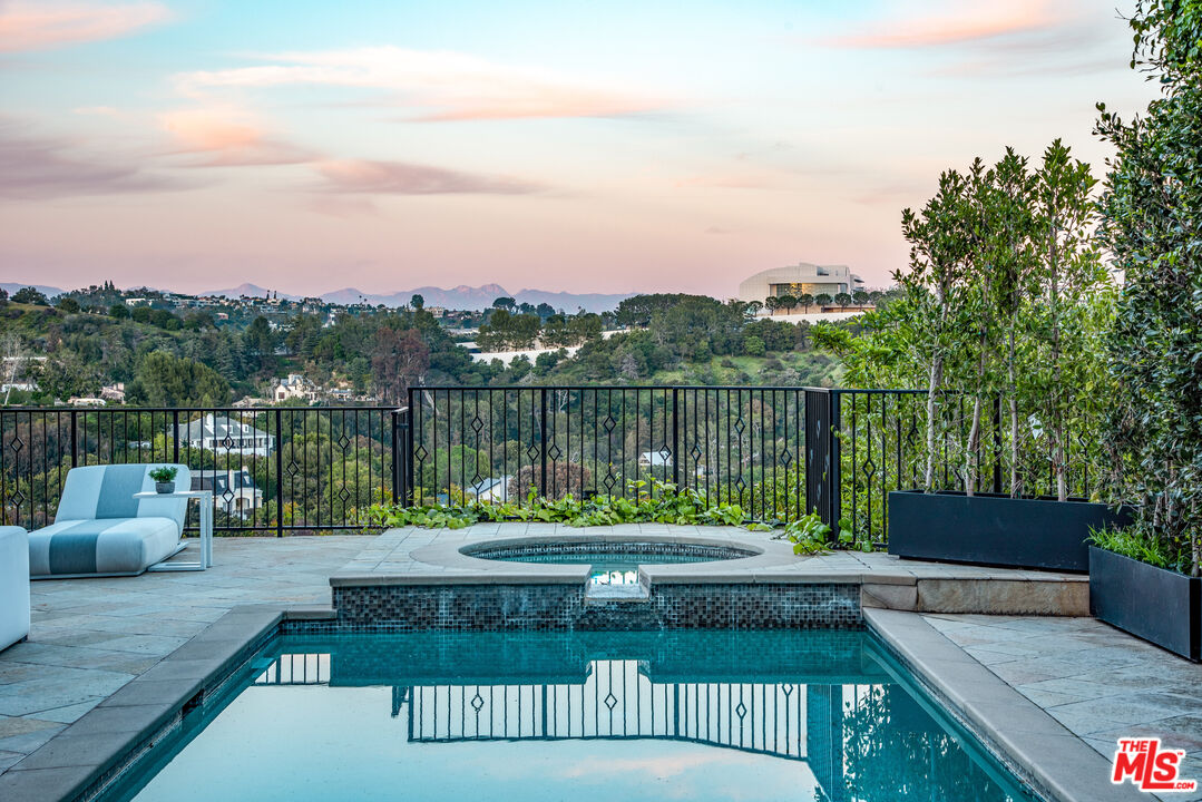 930 North Tigertail Road Los Angeles, CA 90049 - Photo 23 of 26