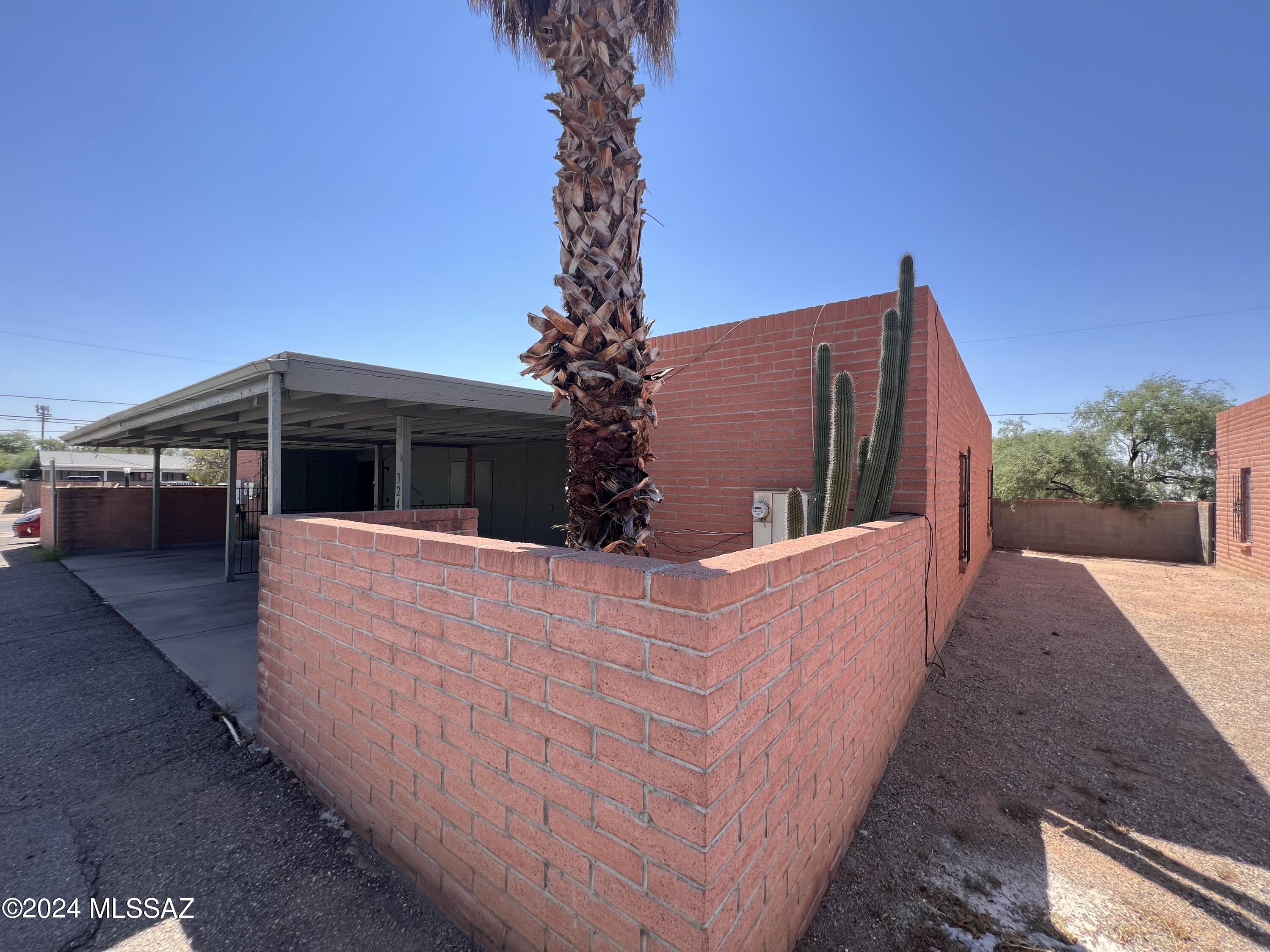324 West King Road Tucson, AZ 85705 - Photo 1 of 17