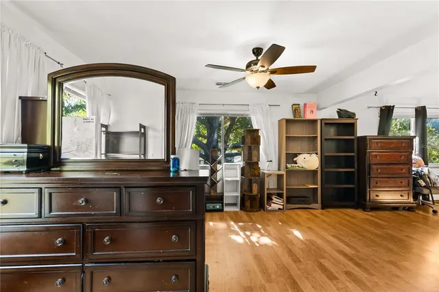 a view of a livingroom with furniture