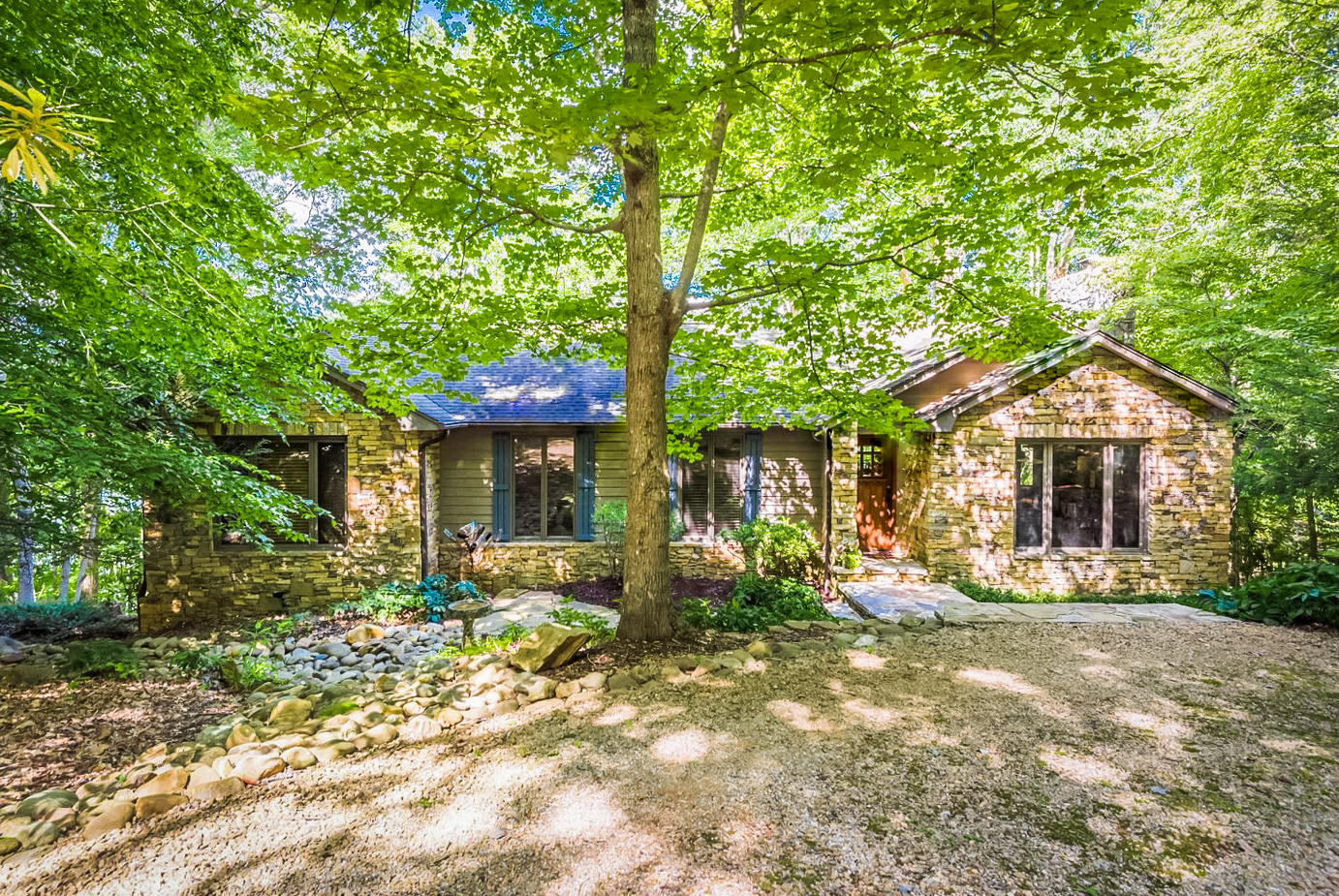 952 Fox Ridge Lane Caryville, TN 37714 - Photo 1 of 10 20190709180808753332000000-o-Edit