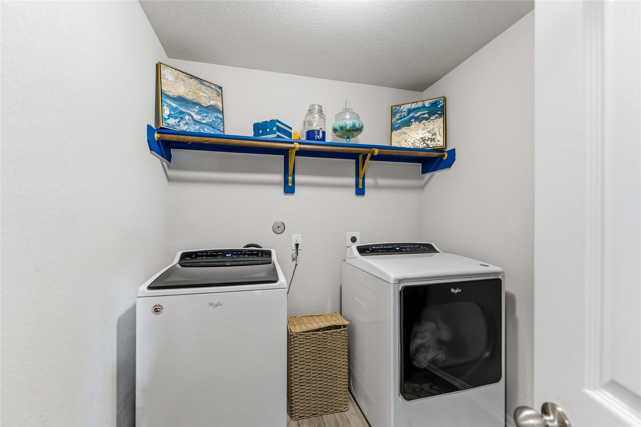 14810 Ruddy Duck Lane Houston, TX 77049 - Photo 16 of 28 a utility room with dryer and washer