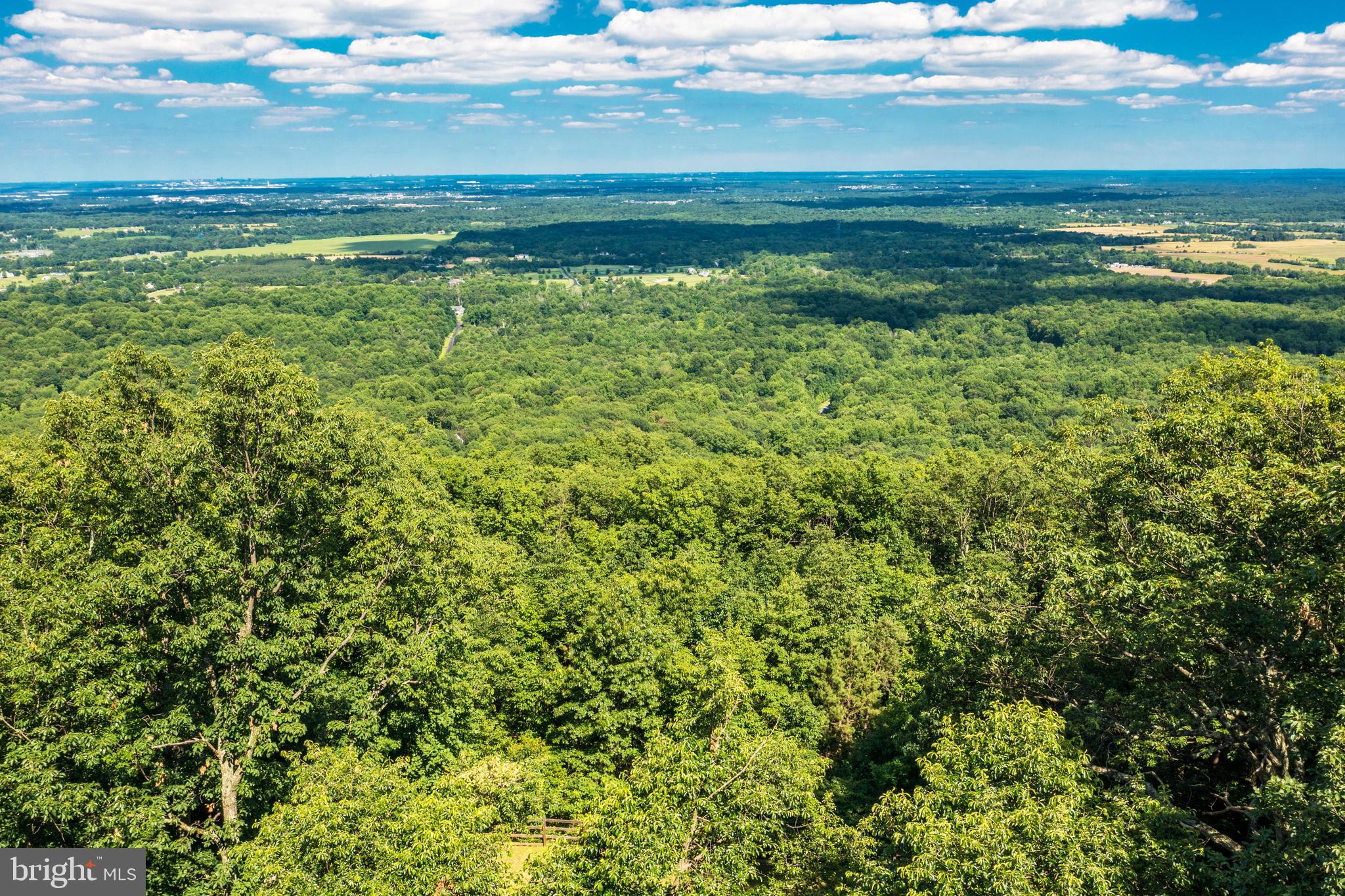 1619 Summit Drive Haymarket, VA 20169 - Photo 59 of 62 a view of an ocean from a floor