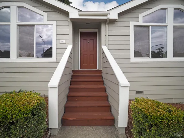 a view of a house with entryway and a window