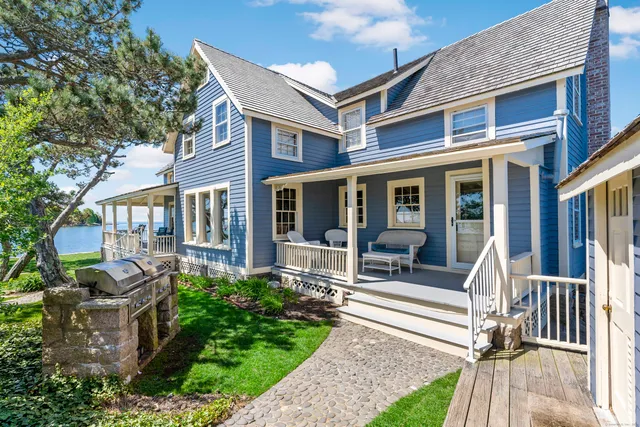 a view of a house with backyard and sitting area