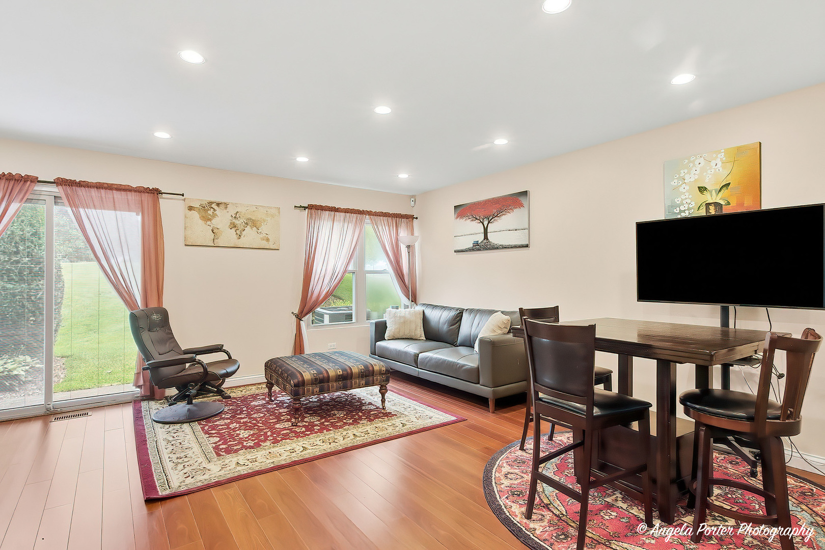 949 Ridgefield Lane Wheeling, IL 60090 - Photo 9 of 22