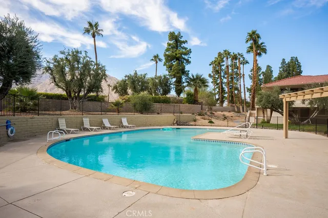 $179,900 | 2825-205 North Los Felices Road, Unit 205, Palm Springs, CA 92262