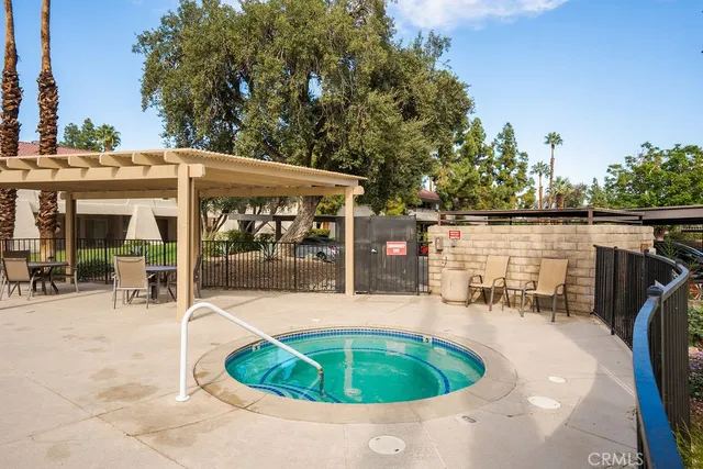 $179,900 | 2825-205 North Los Felices Road, Unit 205, Palm Springs, CA 92262