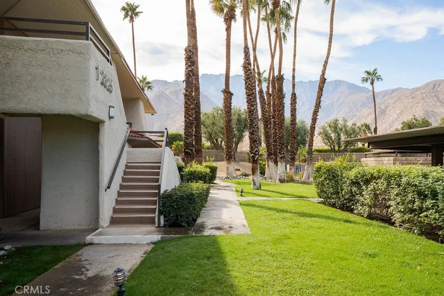 $179,900 | 2825-205 North Los Felices Road, Unit 205, Palm Springs, CA 92262