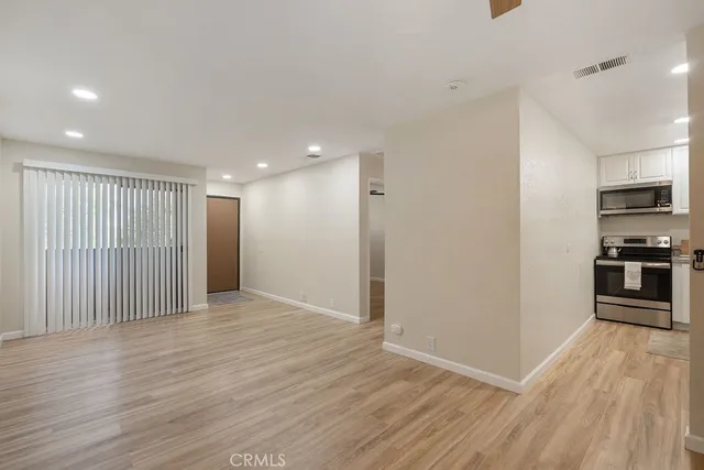 $179,900 | 2825-205 North Los Felices Road, Unit 205, Palm Springs, CA 92262