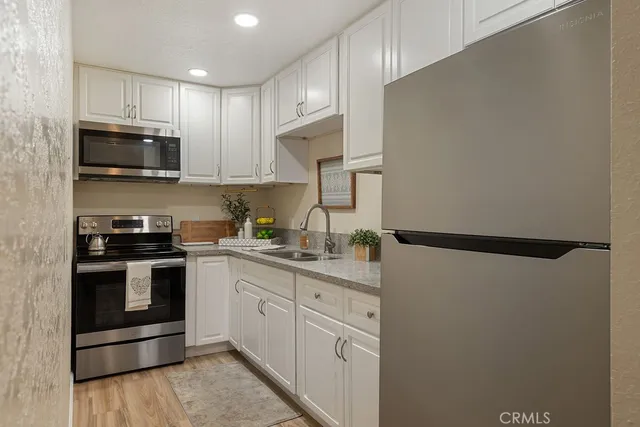 $179,900 | 2825-205 North Los Felices Road, Unit 205, Palm Springs, CA 92262