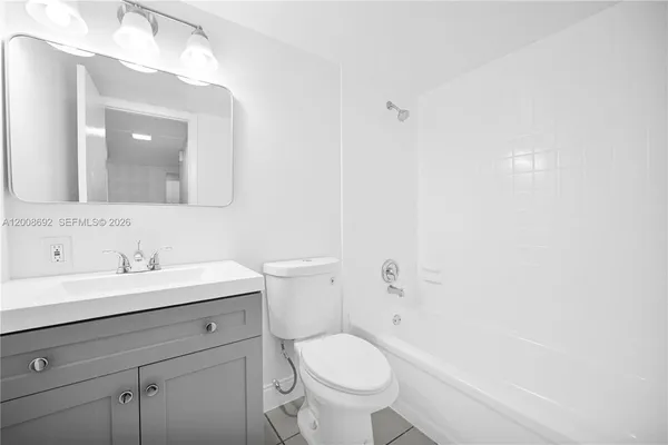 $1,825 | 7550 Stirling Road, Unit C107, Davie, FL 33024