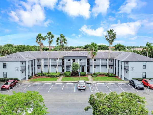 $1,825 | 7550 Stirling Road, Unit C107, Davie, FL 33024