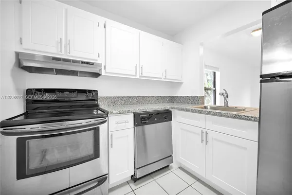 $1,825 | 7550 Stirling Road, Unit C107, Davie, FL 33024