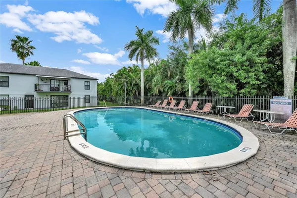$1,825 | 7550 Stirling Road, Unit C107, Davie, FL 33024