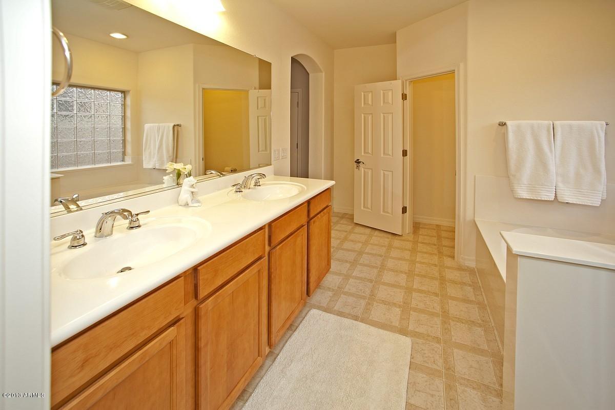 2989 East Ridgewood Lane Gilbert, AZ 85298 - Photo 14 of 29 15-Master Bathroom
