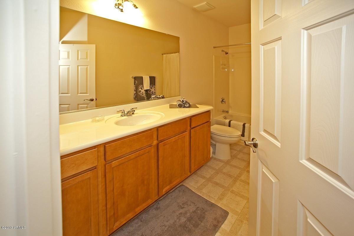 2989 East Ridgewood Lane Gilbert, AZ 85298 - Photo 19 of 29 20-Bathroom 2