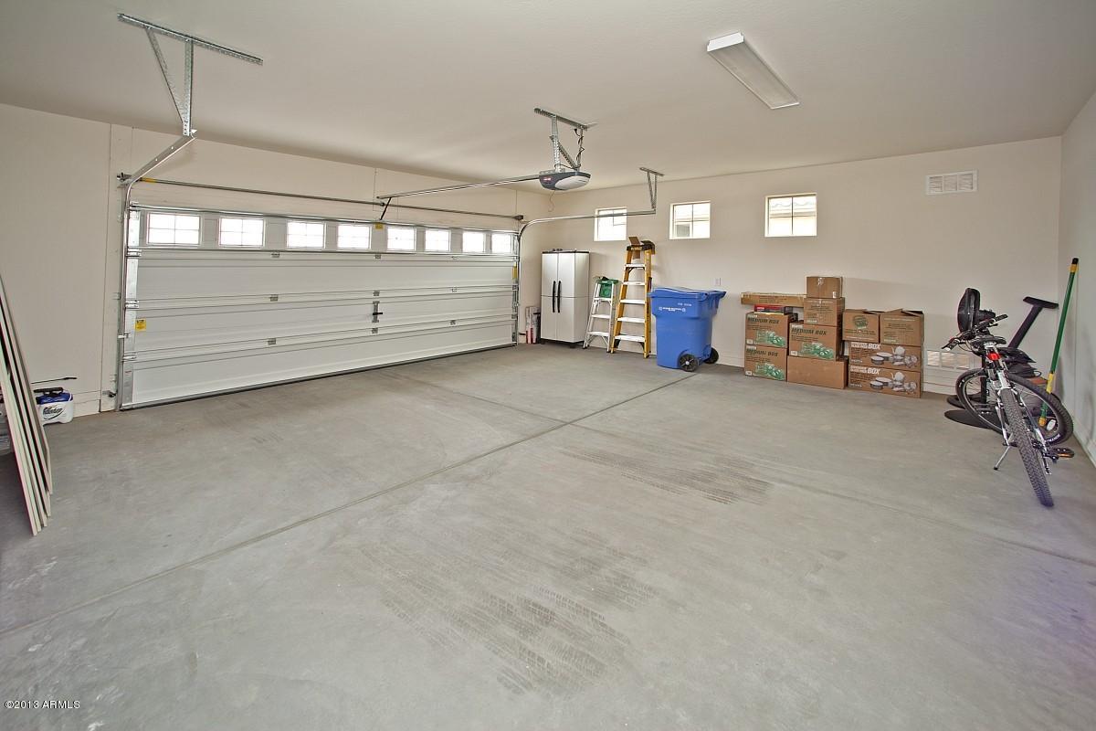2989 East Ridgewood Lane Gilbert, AZ 85298 - Photo 21 of 29 22-Garage