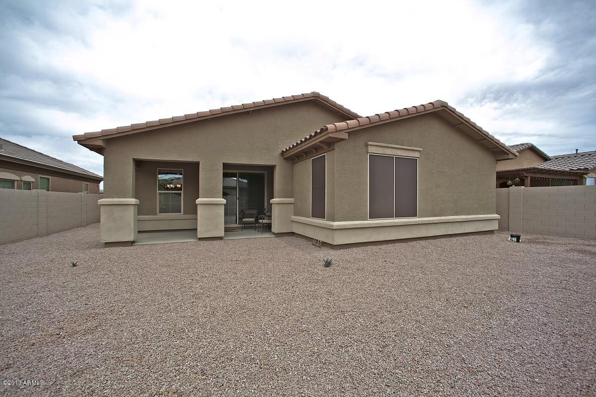 2989 East Ridgewood Lane Gilbert, AZ 85298 - Photo 25 of 29 26-Large, private back yard