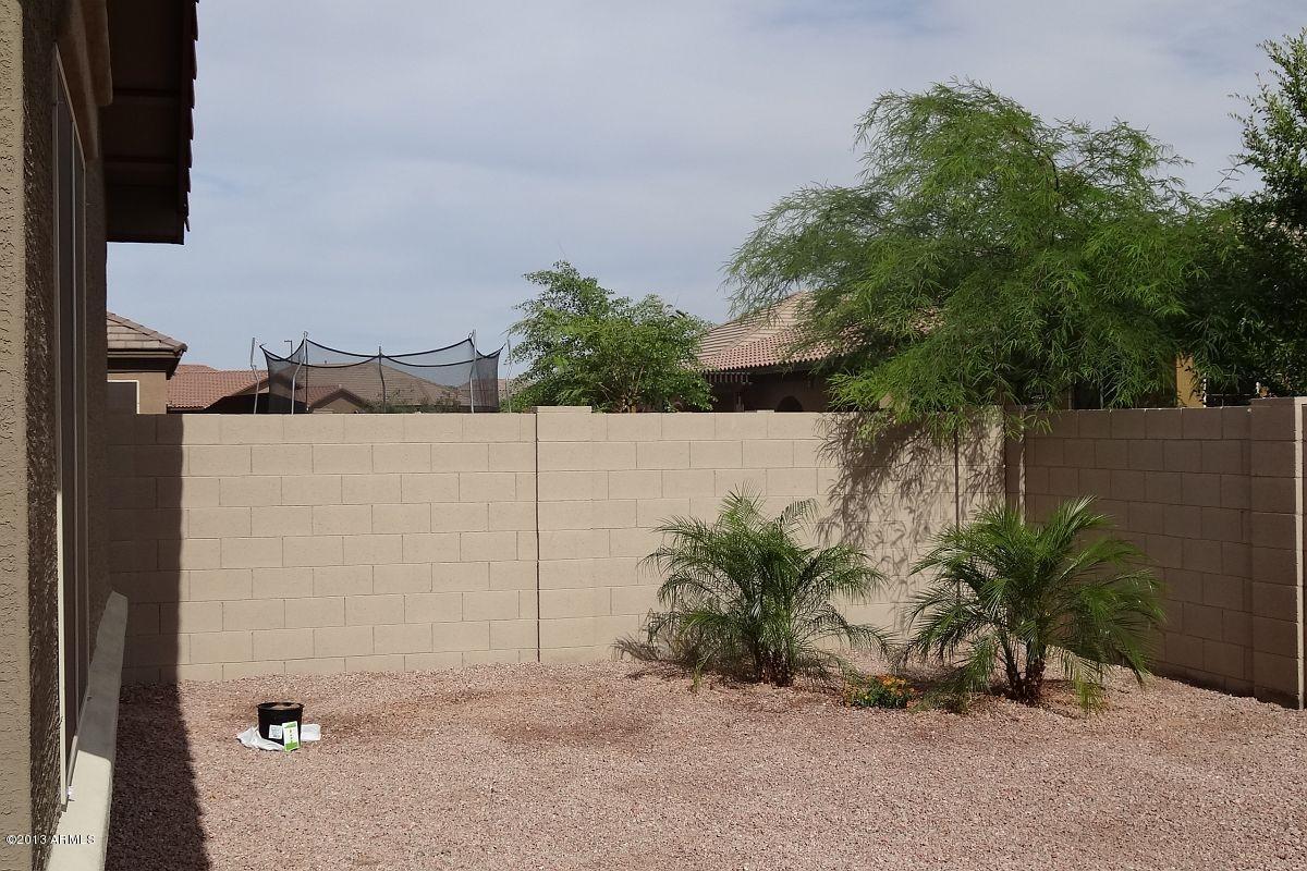 2989 East Ridgewood Lane Gilbert, AZ 85298 - Photo 26 of 29 27-Large, private back yard