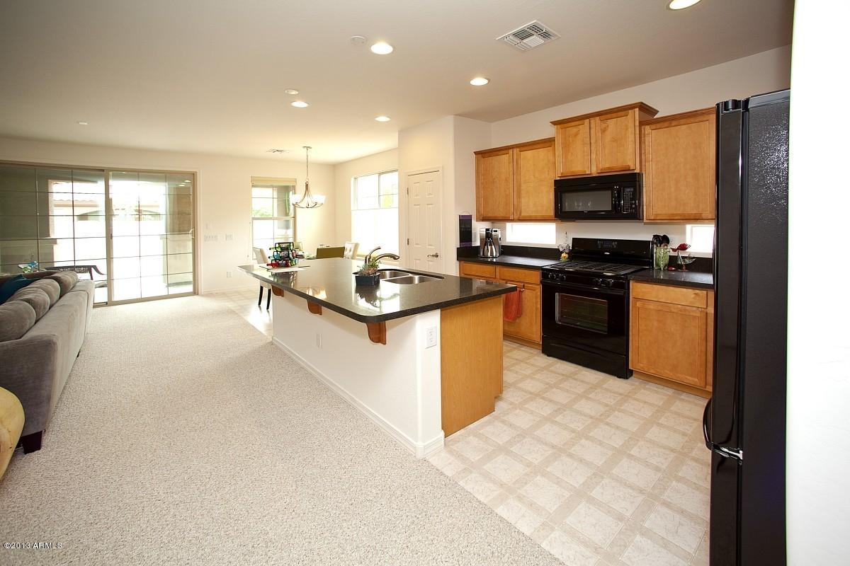 2989 East Ridgewood Lane Gilbert, AZ 85298 - Photo 4 of 29 05-Kitchen