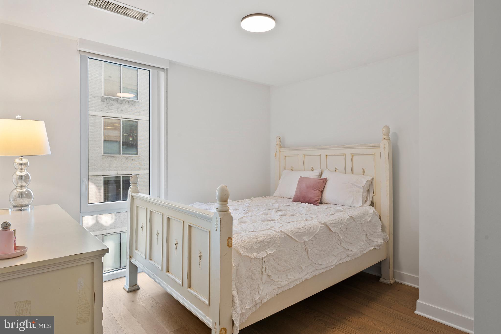 37 L Street Southeast, Unit 908 Washington, DC 20003 - Photo 5 of 20