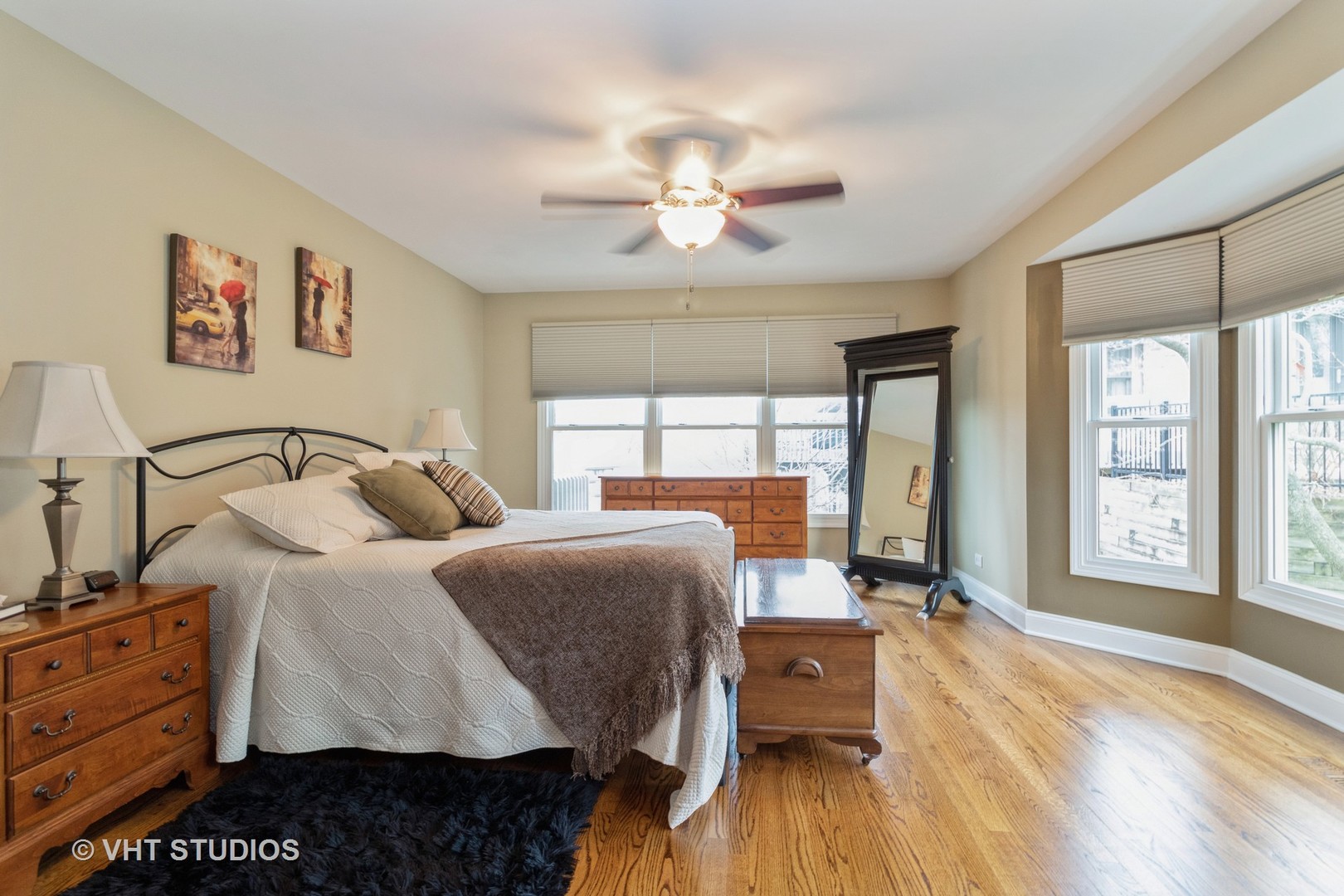 14520 Lake Ridge Road Orland Park, IL 60462 - Photo 9 of 16 a bed room with bed and window