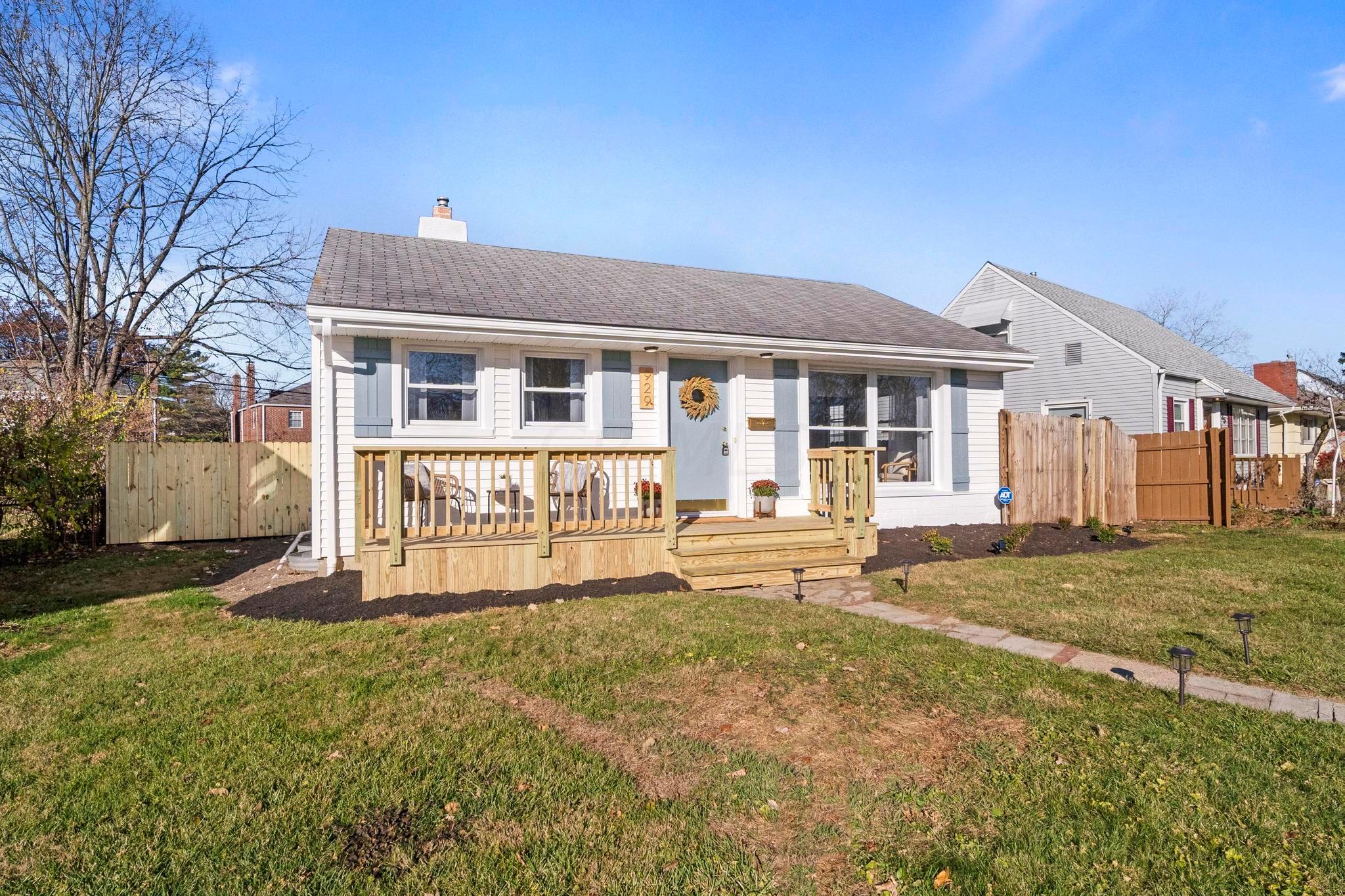 929 South Broadleigh Road Columbus, OH 43209 - Photo 3 of 52 DSC06037
