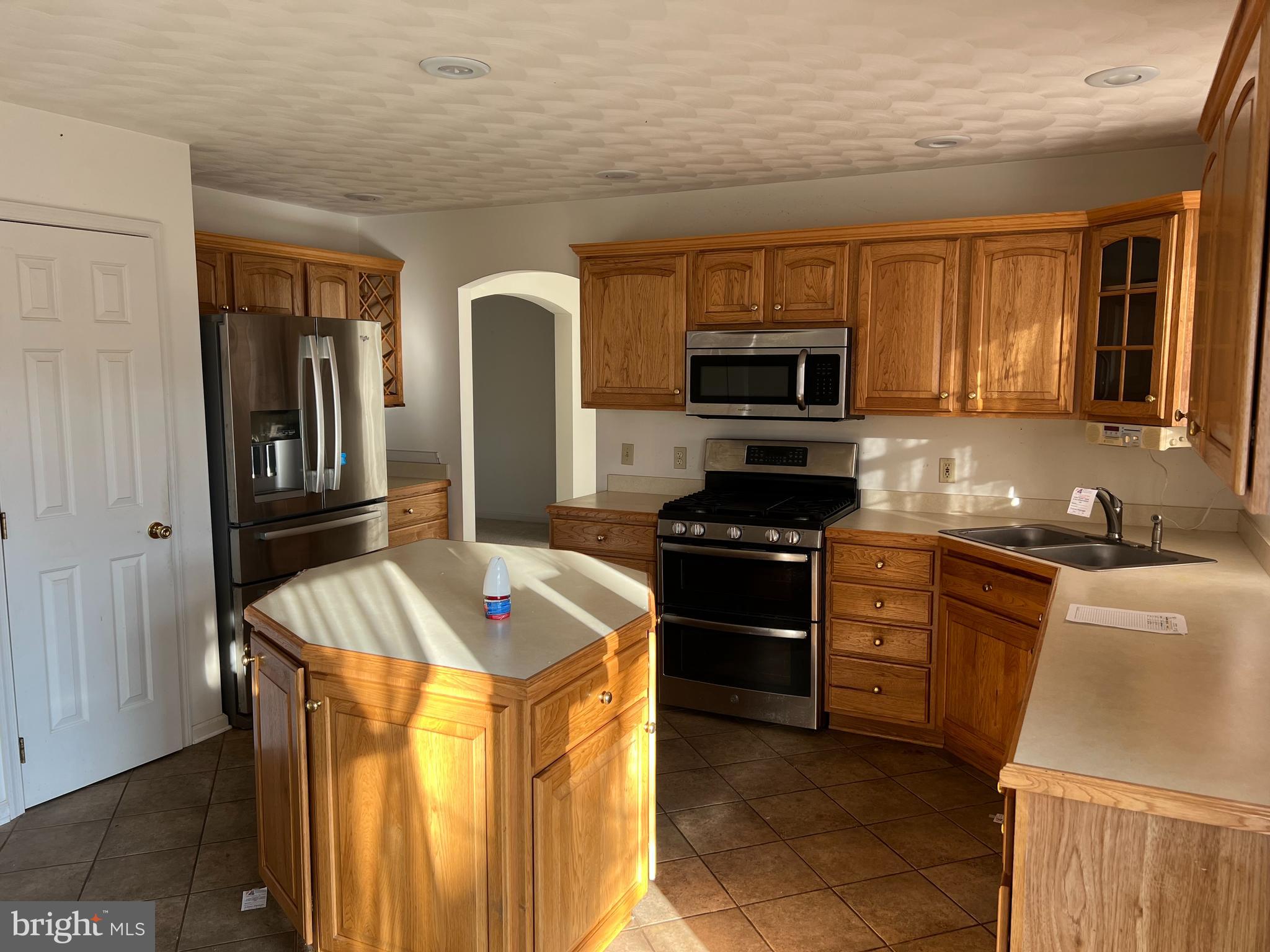 206 Hall Drive Hanover, PA 17331 - Photo 5 of 15 Kitchen